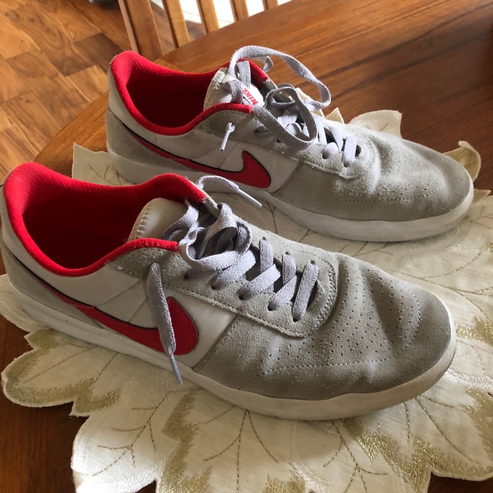 Nike SB Team Classic Atmosphere Grey/Red Sneakers
